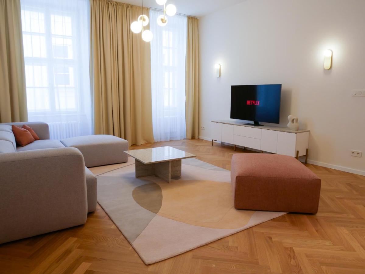 Apartman Laurinska 1 *