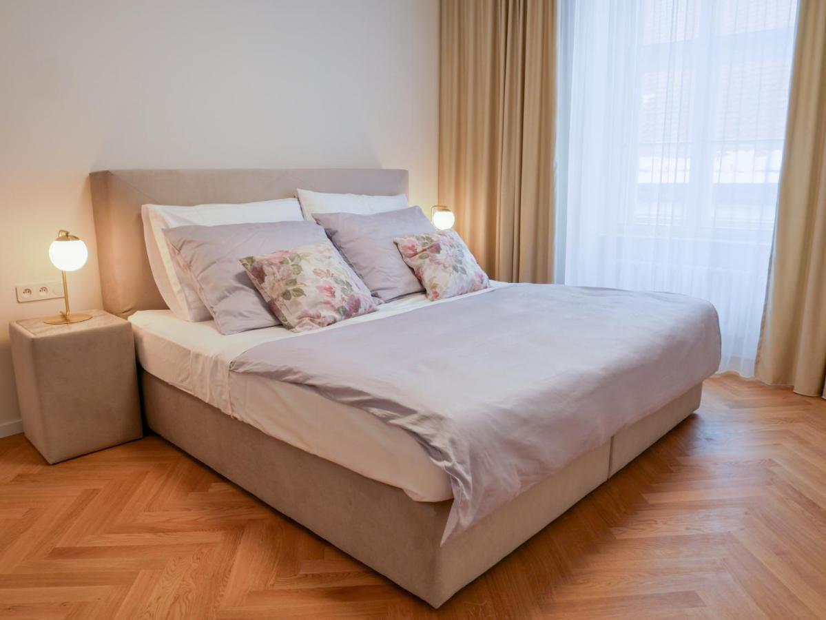 Apartman Laurinska 1 *