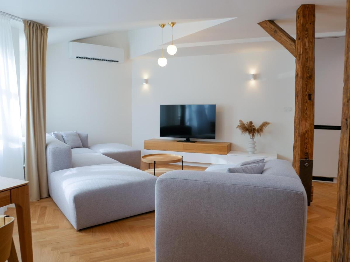 Laurinska 1 Apartman