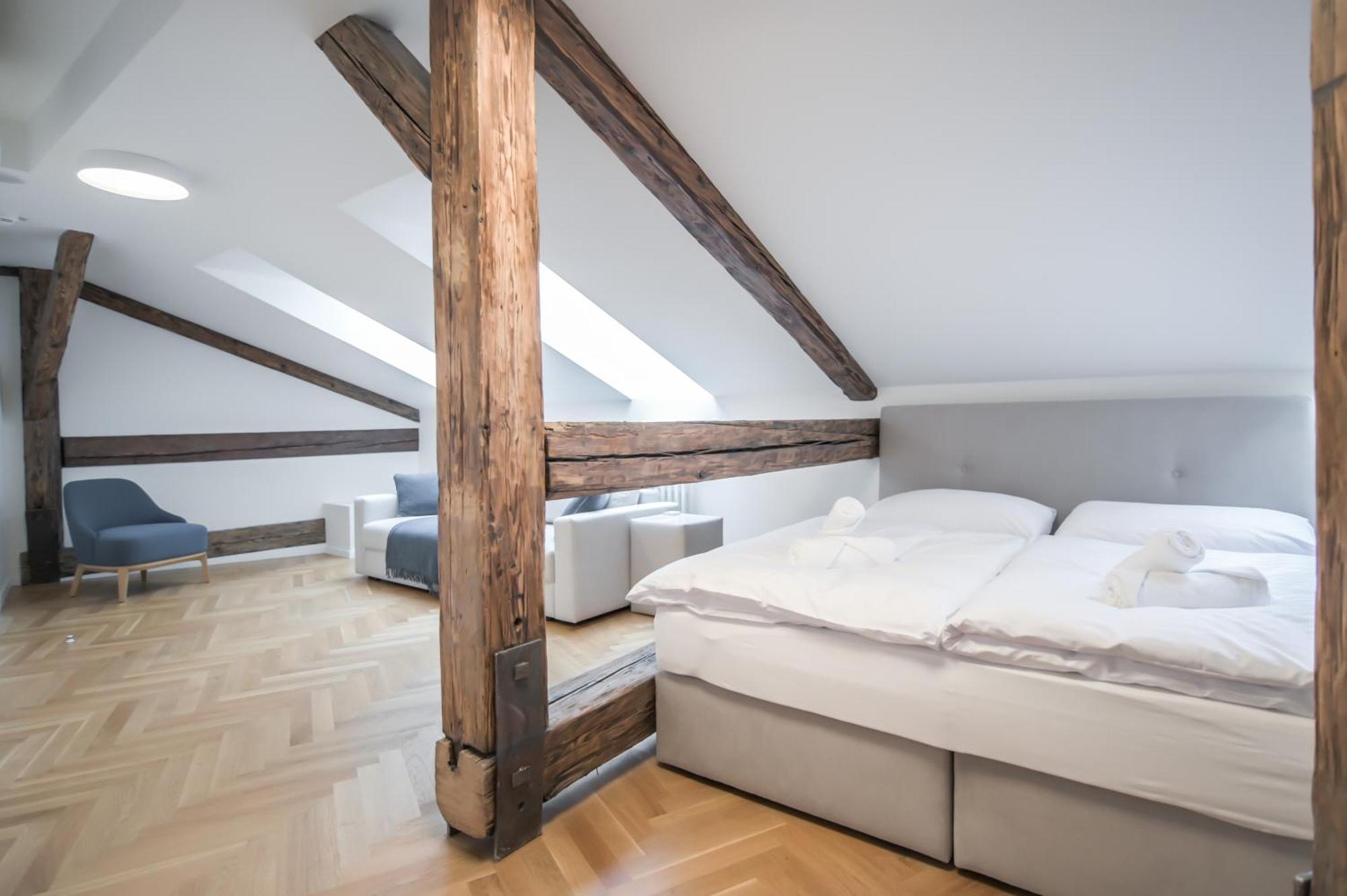 Laurinska 1 Apartman *