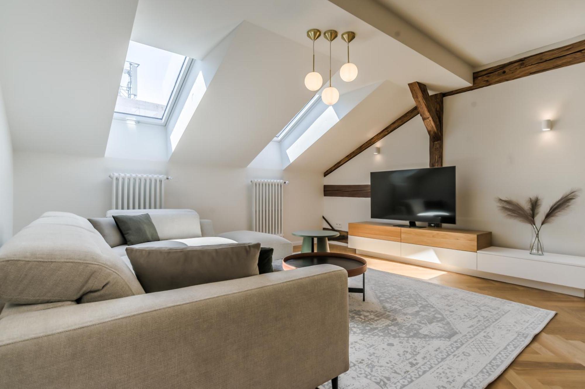 Laurinska 1 Apartman *