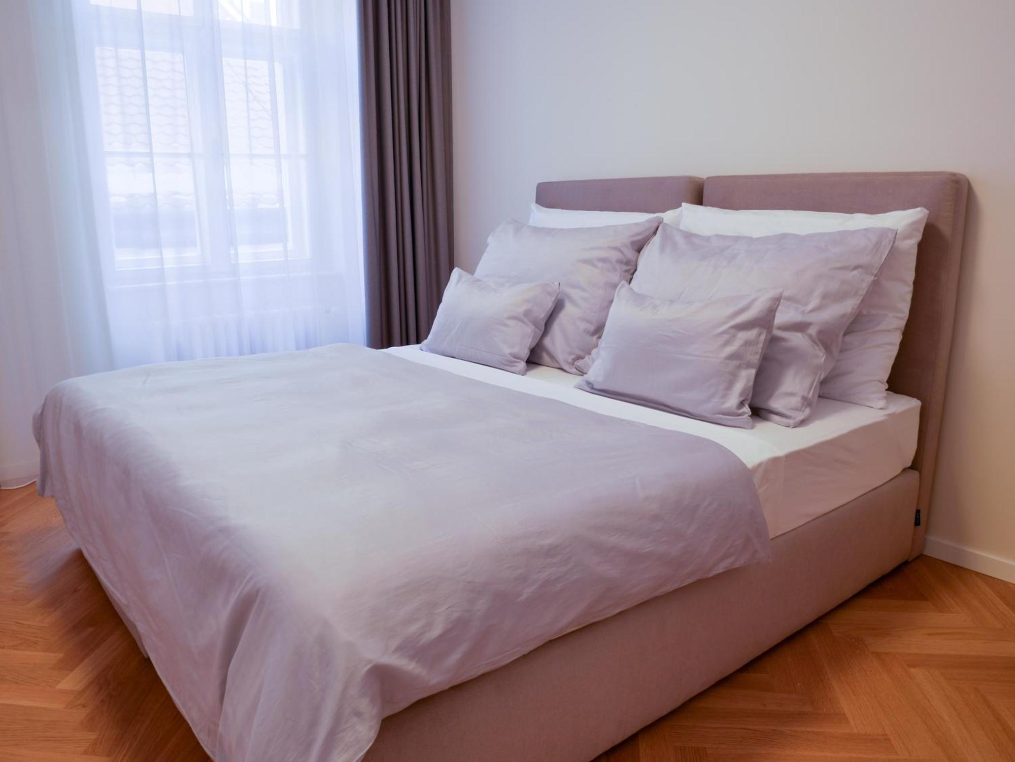 Laurinska 1 Apartman *