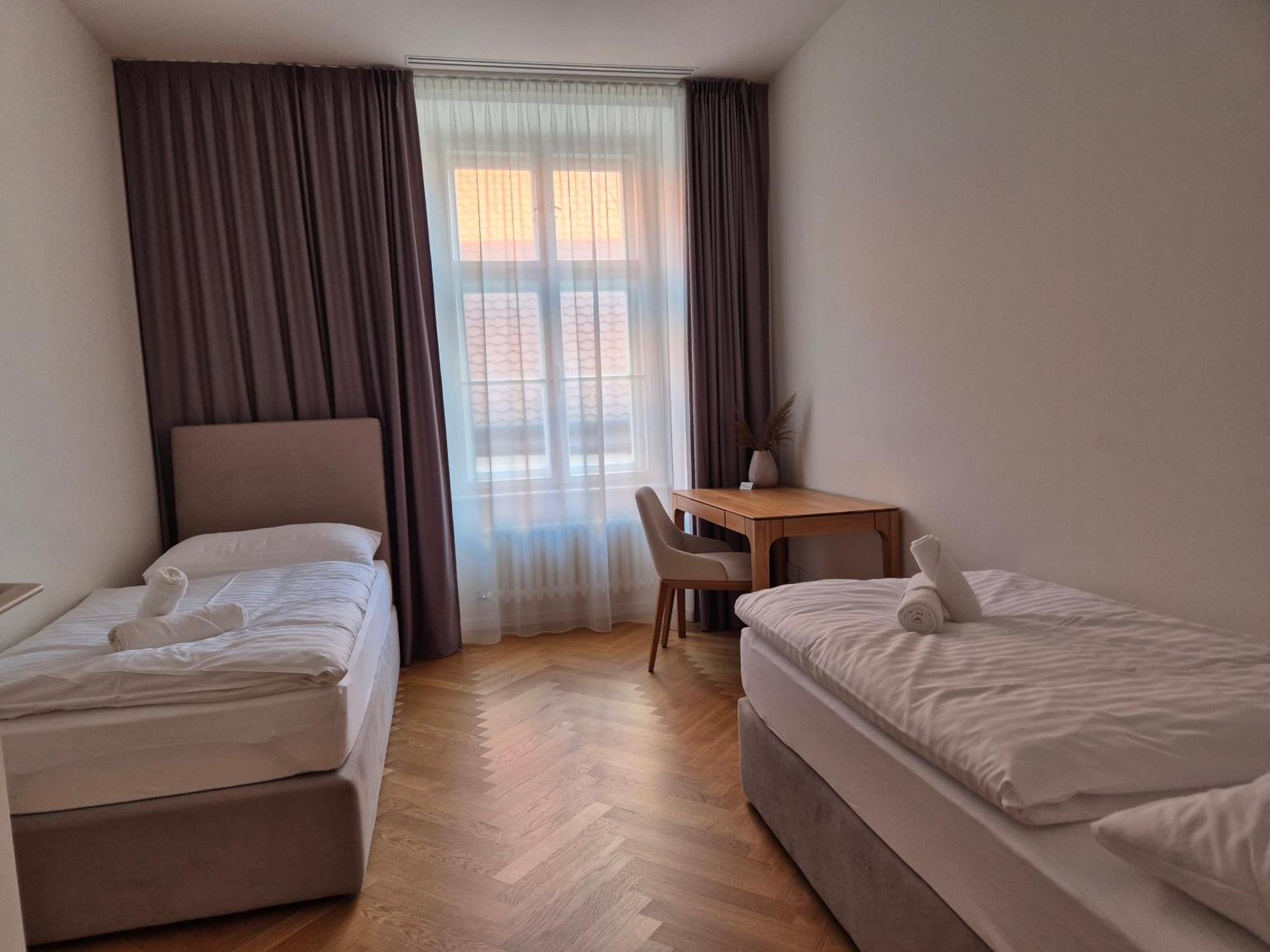 Laurinska 1 Apartman *